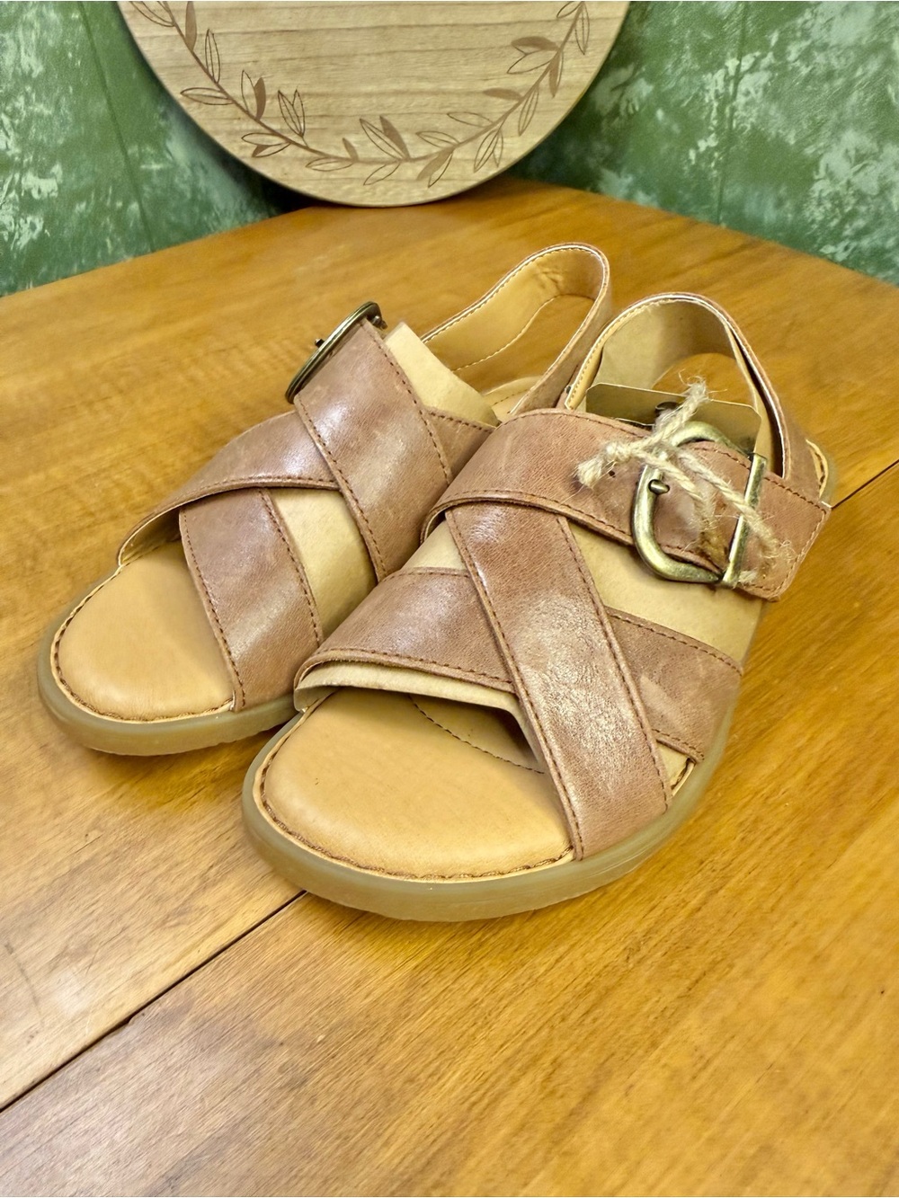 New Børn Beebe Leather Sandals With Criss Cross Style And Buckle Closure 6